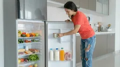 Puneți un pahar cu această substanță pe raft – iar în frigider va fi mereu un miros proaspăt și plăcut.