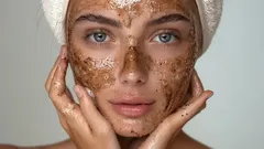 Exfoliant cu cafea pentru duș: o rețetă simplă pentru o piele netedă, preparată acasă.
