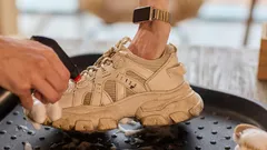 Cum se spală corect adidașii din piele de căprioară, fără a-i deteriora?