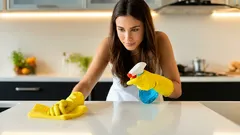 Iată cum elimini zgârieturile de pe obiectele din plastic: 5 metode pentru a reda un aspect îngrijit lucrurilor de zi cu zi