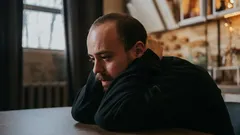 La ce vârstă se simt oamenii cel mai nefericiți? Un studiu realizat de cercetători